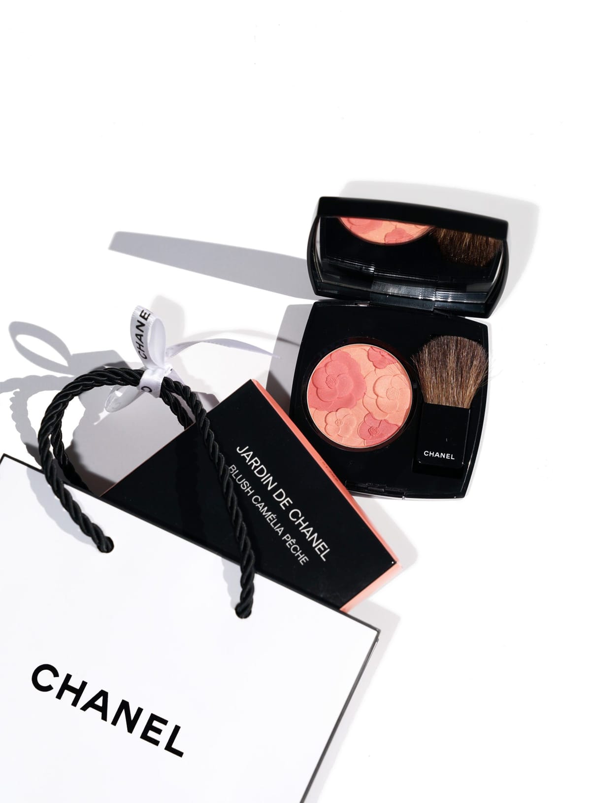 Camélia Rosé, il blush must-have della collezione Rêverie Parisienne